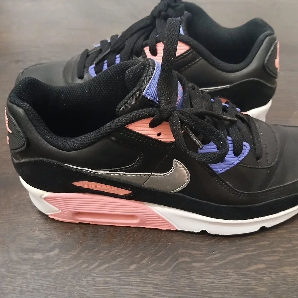 Nike Air Max 90 Leather GS Black Sunset Pulse Size:7Y Girls Sneakers